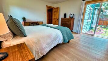 3 bedrooms, desk, free WiFi, bed sheets