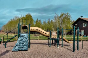 Children's area - Cozy 3BR/2BA Family Retreat in Driggs (Driggs)