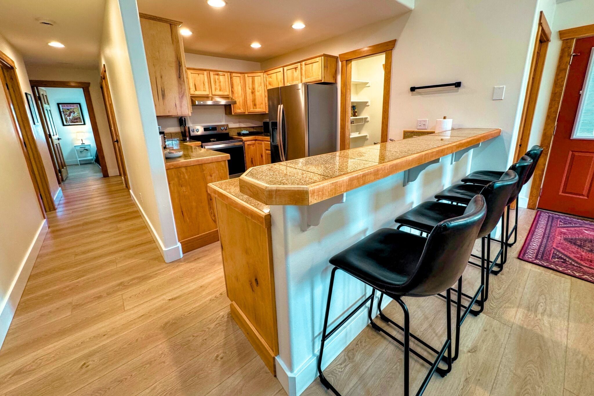 Geladeira, micro-ondas, fogão, cooktop