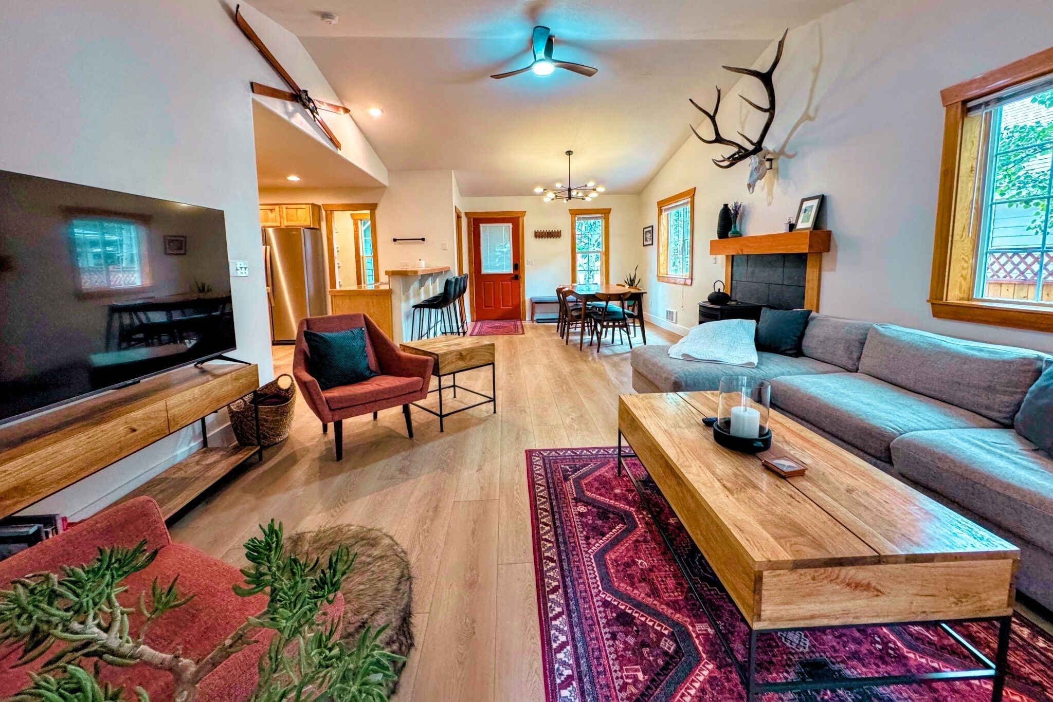 Smart TV, lareira, escritórios