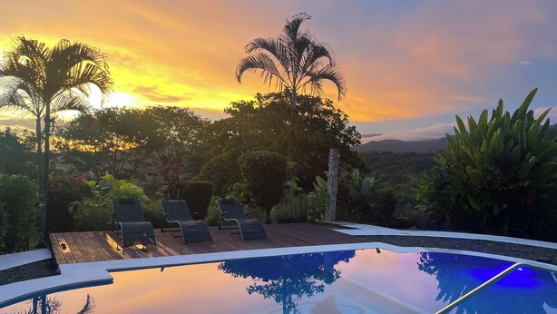 A pool with lounge chairs and a sunset view. - 4 Suites-Ocean view-Private pool (San Buenas)