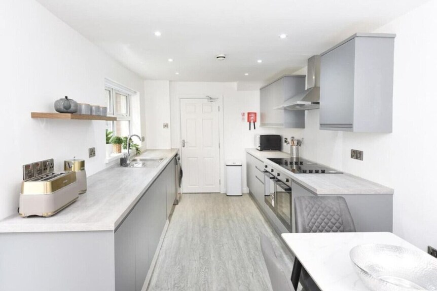 Ocho Homes By Eight Continents - R5 - Belfast