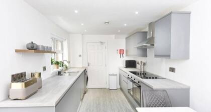 Ocho Homes By Eight Continents - R5