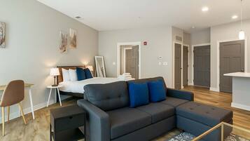 Schreibtisch, Bügeleisen/Bügelbrett, WLAN, Bettwäsche