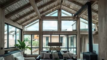 Habitación doble Elite, patio, vista al valle | Sala de estar | Televisión LCD