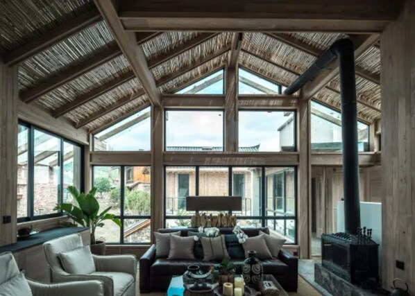 Elite Double Room, Patio, Valley View | Living room | LCD TV - Homecoming Good Yard Guesthouse (Chongqing)