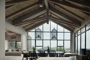 Lobby sitting area - Homecoming Good Yard Guesthouse (Chongqing)