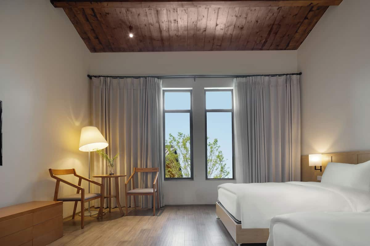 Superior-Zweibettzimmer, Hügelblick | Hochwertige Bettwaren, Daunenbettdecken
