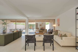 TV, offices - Salgados Premium Beach Villa by DA'Home (Guia)