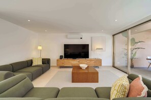 TV, offices - Salgados Premium Beach Villa by DA'Home (Guia)