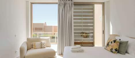 4 bedrooms, iron/ironing board, travel cot, WiFi