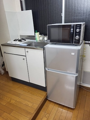Fridge, microwave, stovetop, coffee/tea maker