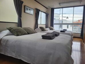 2 bedrooms, iron/ironing board, Internet, bed sheets - 2 Units in 1 Listing near Nakano Broadway (Nakano City)