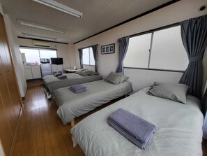 2 bedrooms, iron/ironing board, internet, bed sheets