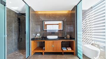 Articles de toilette gratuits, sèche-cheveux, chaussons