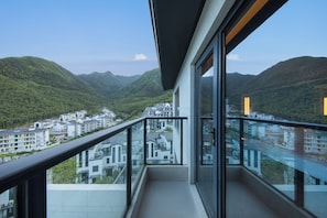 Suite Panorama, patio, pemandangan gunung | Teras/patio