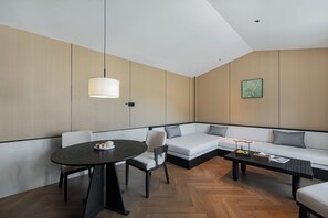 Family Suite, Patio, Mountain View