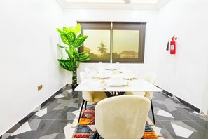 舒適公寓, 3 間臥室, 城市景觀 | 房內用餐區