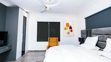Comfort Apartment, 3 Bedrooms, City View | Desk, soundproofing, iron/ironing board, free WiFi