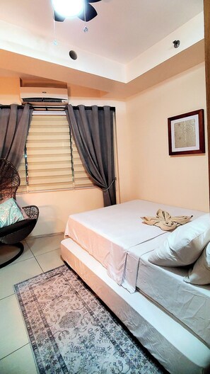 1 bedroom, iron/ironing board, internet, bed sheets - Urban Retreat at Shell Residences with Netflix 300mbps Wifi (Pasay City)