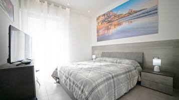 Family Apartment (Perez 4) | In-room safe, desk, blackout drapes, soundproofing