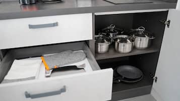 Microwave, stovetop, cookware/dishes/utensils