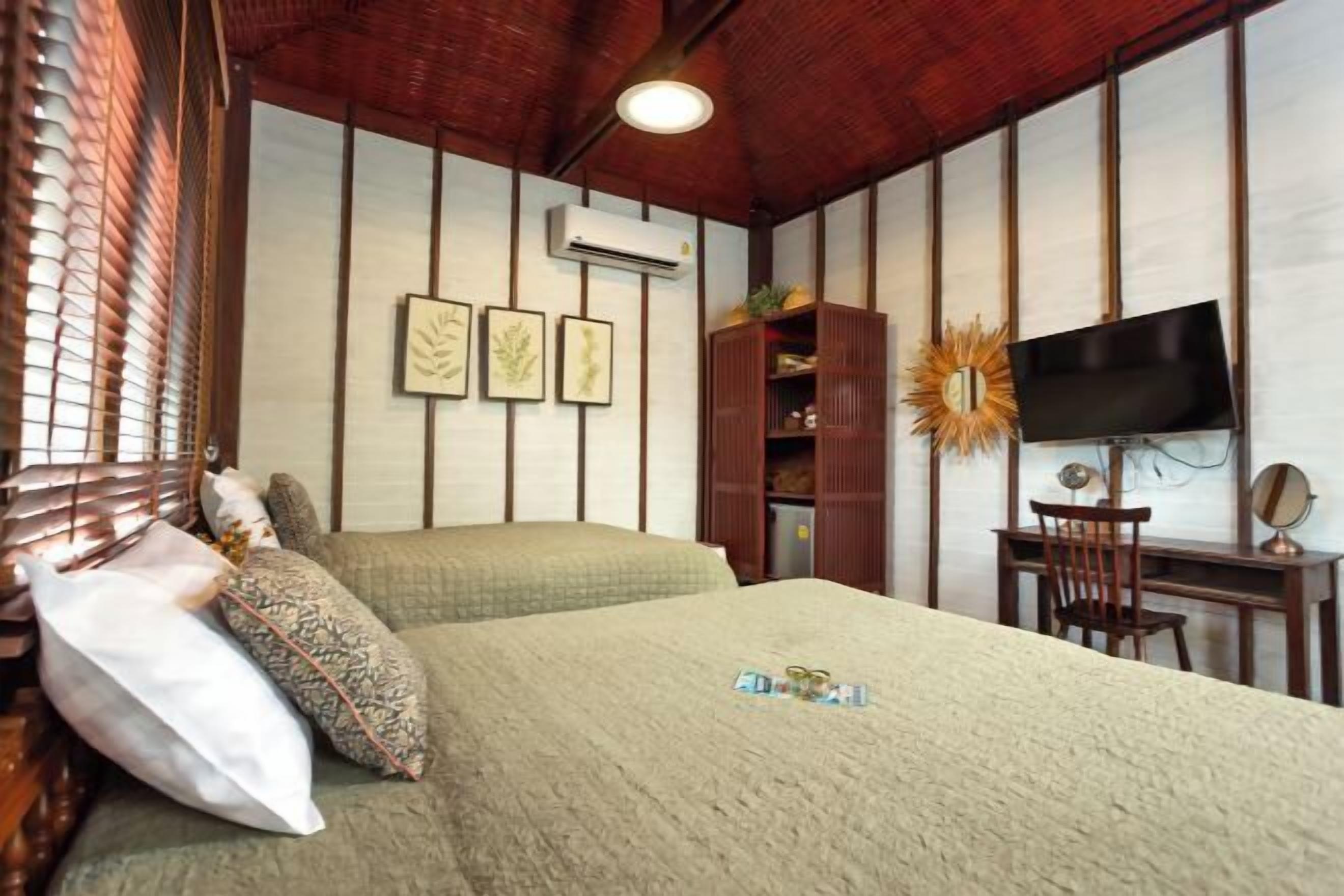 Schreibtisch, Zustellbetten