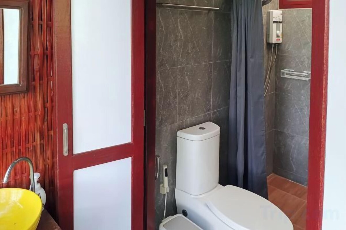 Bany | Dutxa, assecador de cabells, bidet i tovalloles 