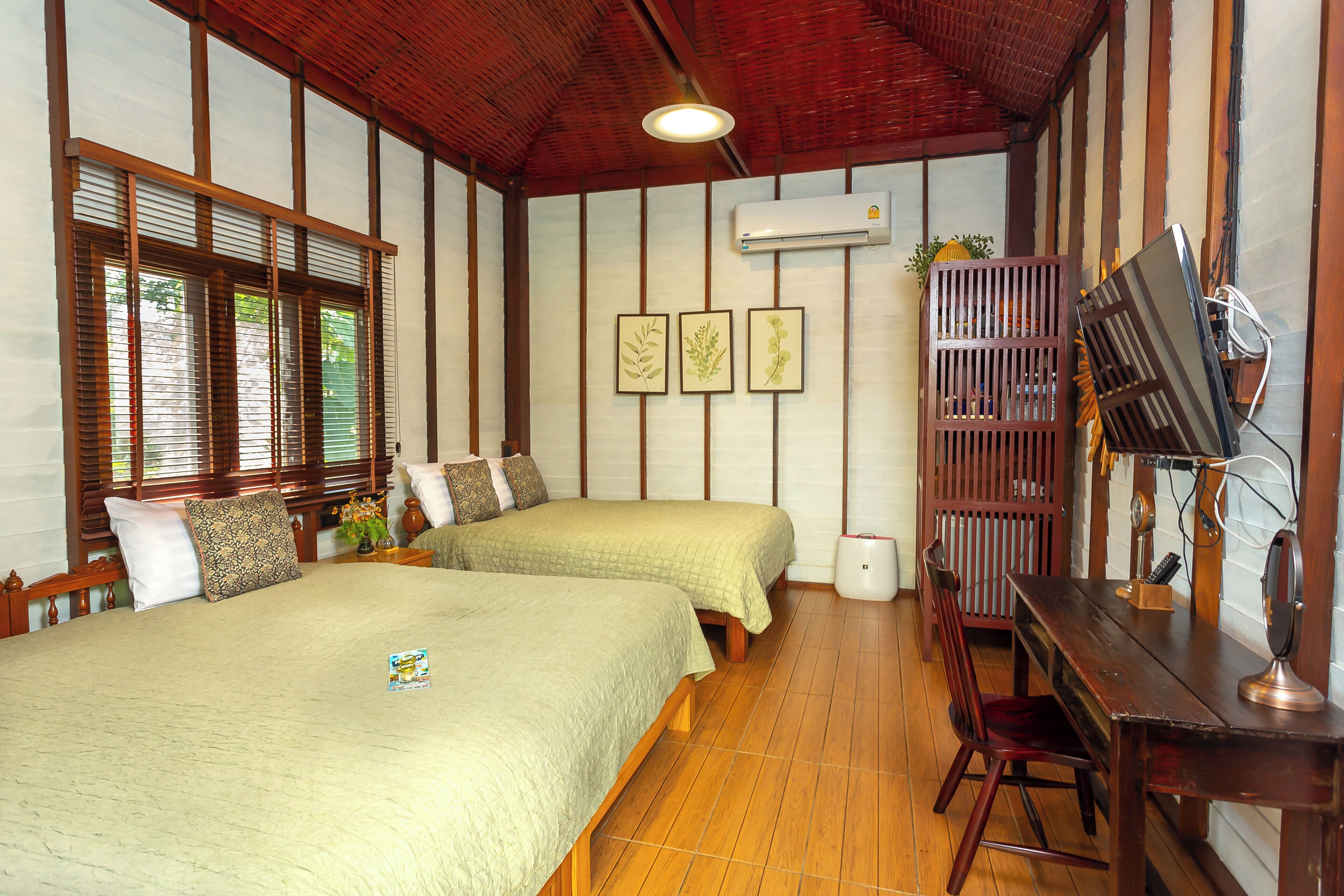 Family Double Room F.204 | Schreibtisch, Zustellbetten