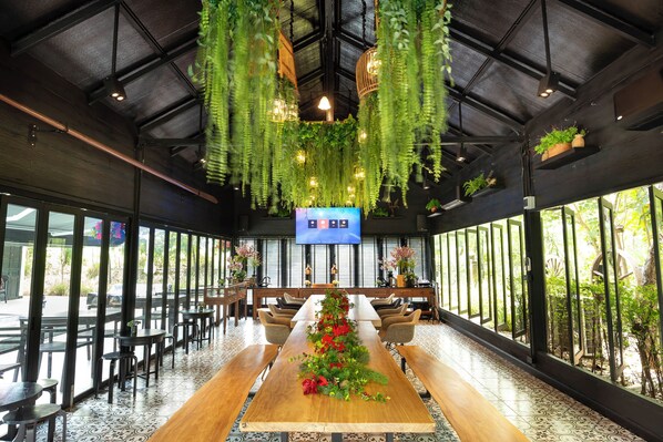 Meeting facility