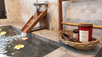 Forest Family Room | Bathroom | Shower, hair dryer, bidet, towels