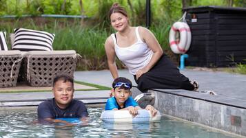 Harmony Pool View Room | Desk, rollaway beds
