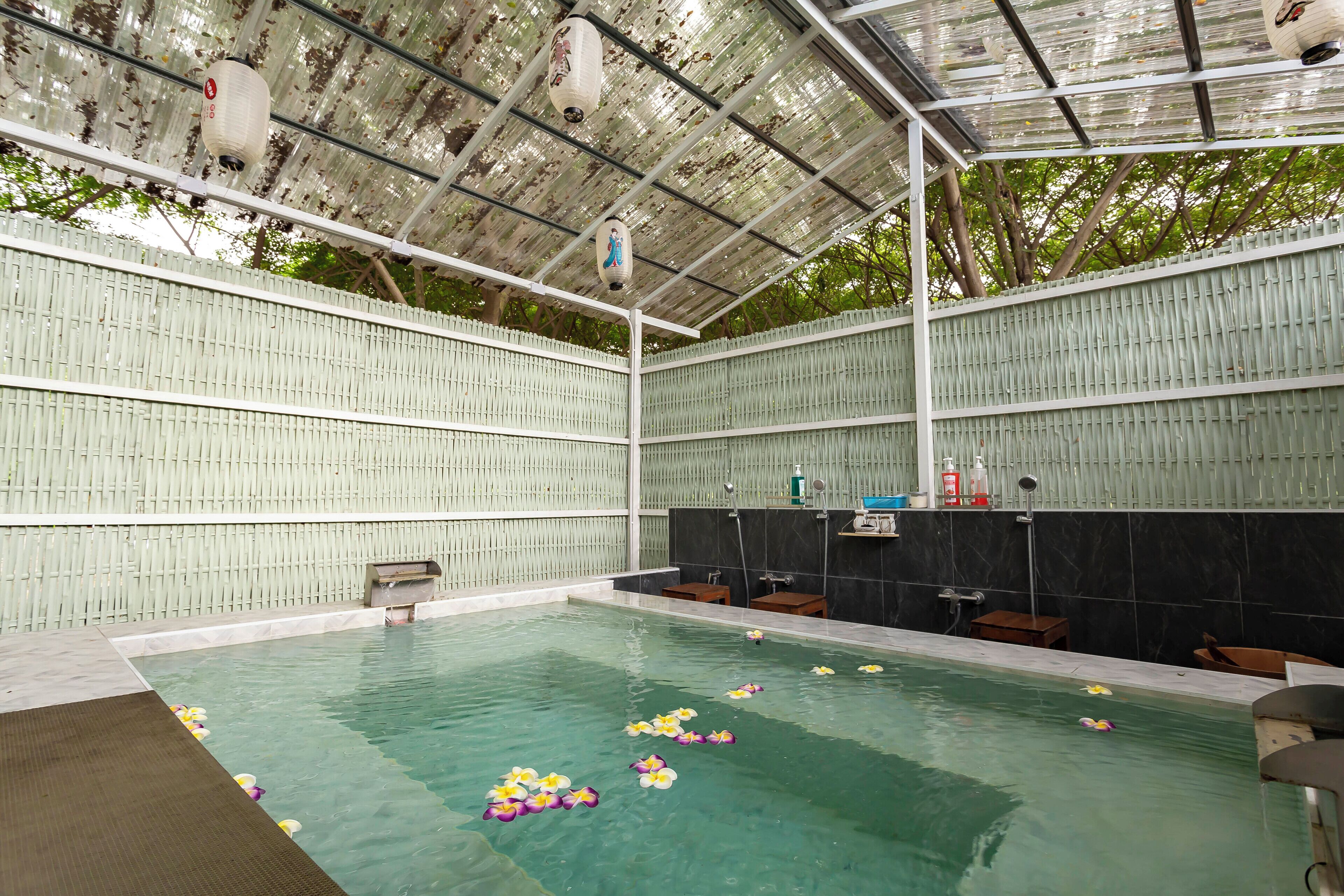 Villa with Mountain View V.1 | Escritorio y camas supletorias