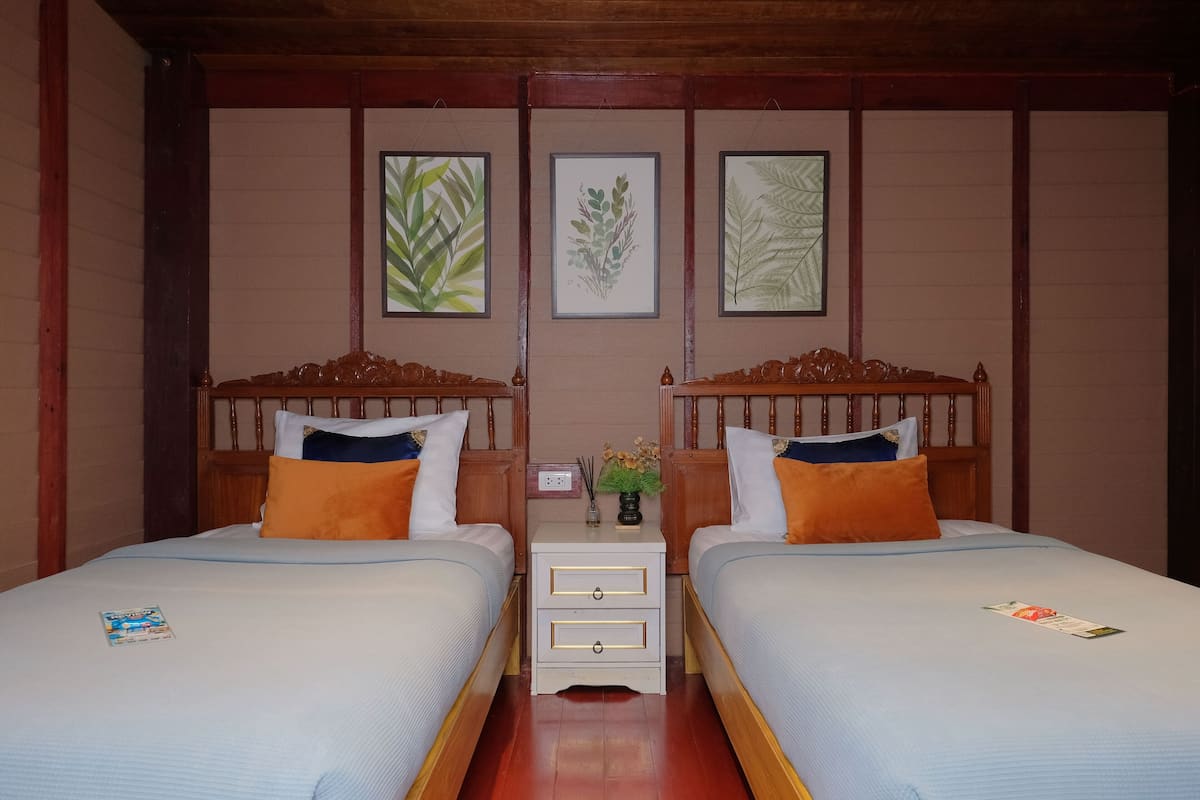 Nature Standard Twin Room | Desk, rollaway beds