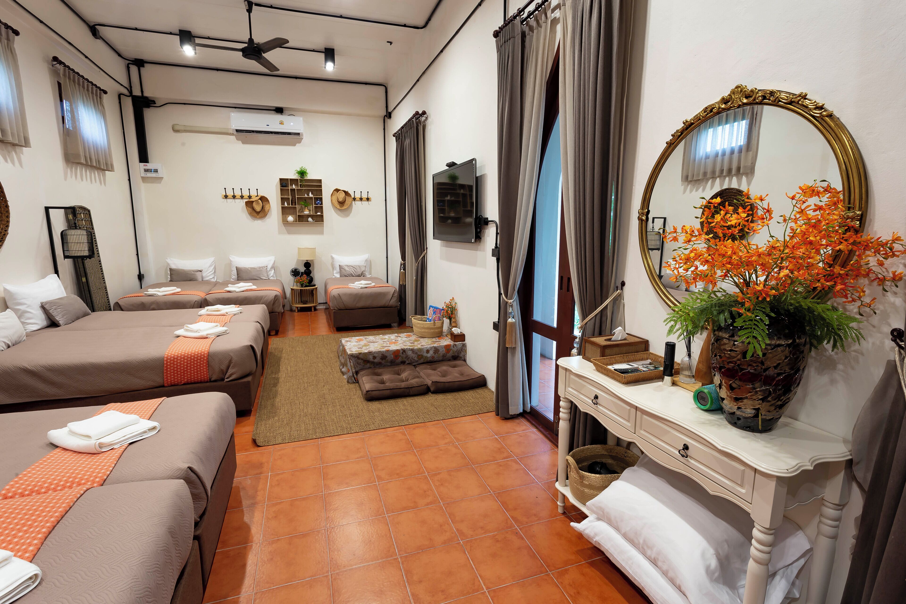 Villa with Mountain View V.1 | Schreibtisch, Zustellbetten