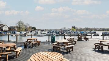 Tempat makan outdoor