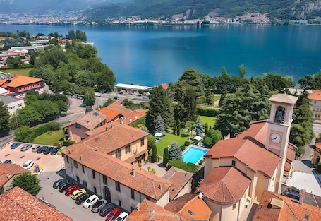 Exterior. Villa Wirnica – Luxury Historic Villa with Private Pool on Lake Como (Garlate)