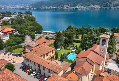 Villa 'Gnecchi Lake Como' with Lake View, Wi-Fi and Air Conditioning