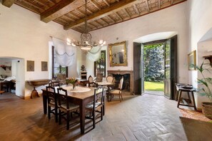 Dining - Villa Wirnica – Luxury Historic Villa with Private Pool on Lake Como (Garlate) (Garlate)