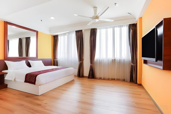 Deluxe Double Room, 1 King Bed | WiFi (free), bed sheets