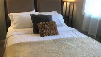 Comfort Apartment 1 Bedroom (full bathroom and kitchen) | Egyptian cotton sheets, premium bedding, down comforters, pillowtop beds