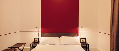 Comfort Room, with balcony, view of the internal courtyard