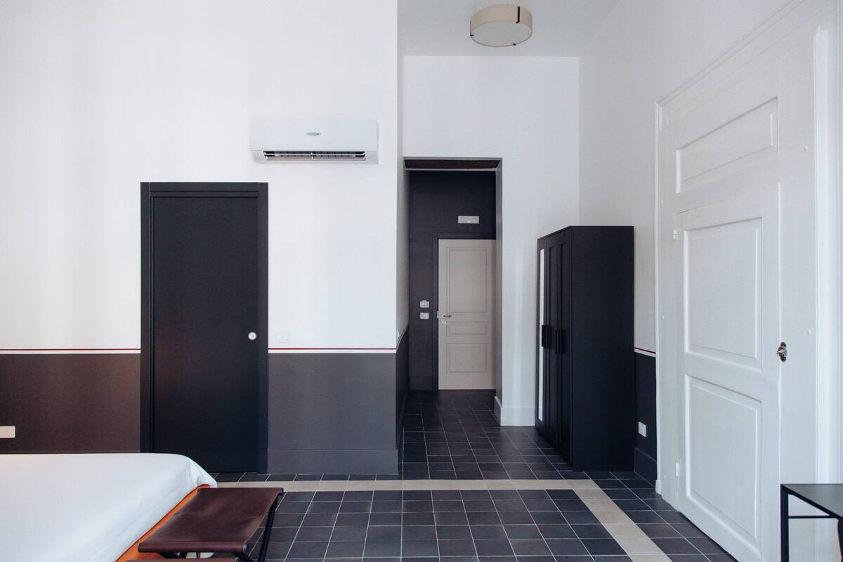 Memory foam beds, minibar (some free items), in-room safe, desk