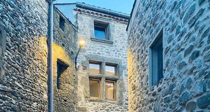 Le Bastion 15 guests, 5 suite, 5 baths, AC