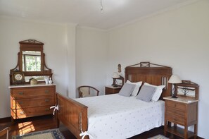 4 slaapkamers, een strijkplank/strijkijzer, wifi, beddengoed