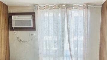 1 bedroom, iron/ironing board, internet, bed sheets