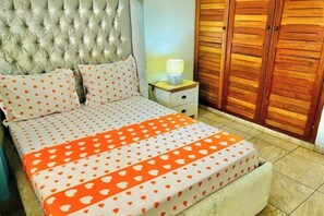 2 عدّة غرف نوم وملاءات أسرّة