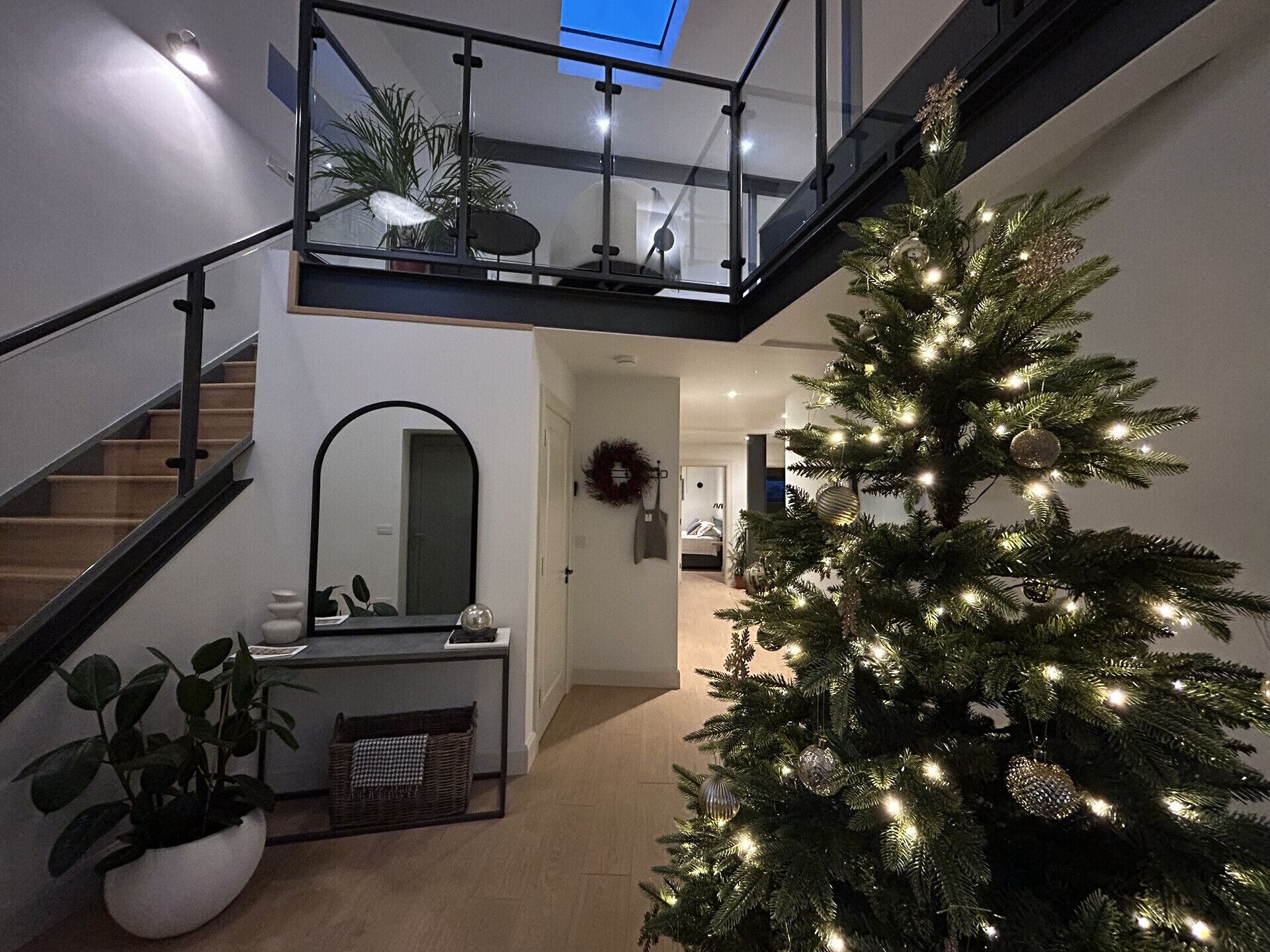 6 bedrooms, iron/ironing board, free WiFi, bed sheets