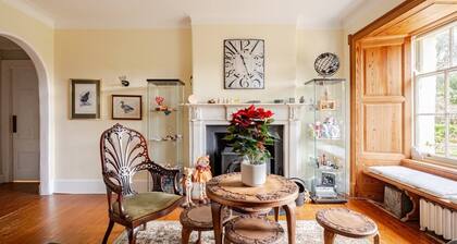 Historic Mansion 3 Rooms by Loch Leven. Peaceful, Elegant & 40 mins to Edinburgh