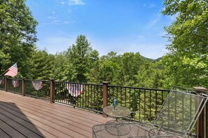 Property grounds - Timber Ridge Retreat  by Chatuge Home Concierge<br>Serene Mountain Retreat with Stunning Year-Round Views | Gated Community (Hiawassee)